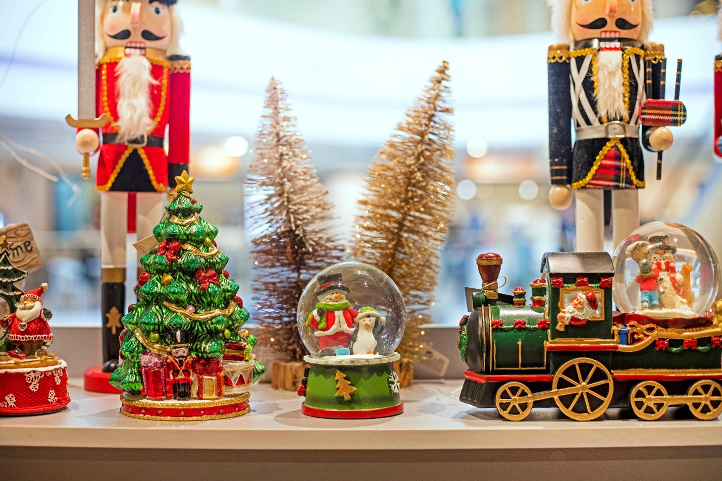 Decorative items and gifts Decorative items and gifts